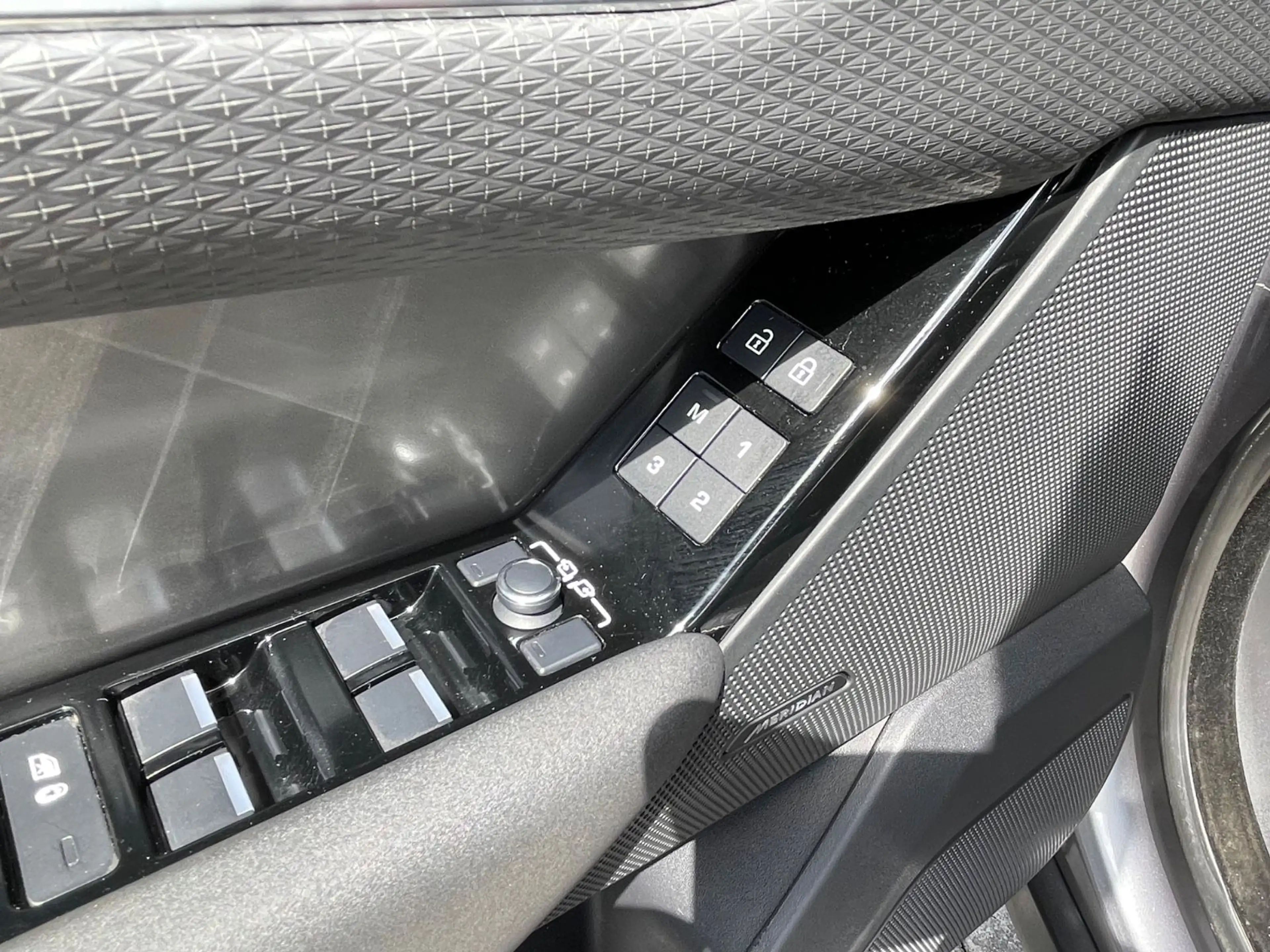 Land Rover Range Rover Velar D 200 AWD S/Pano/AHK/ACC/MWST — photo 14