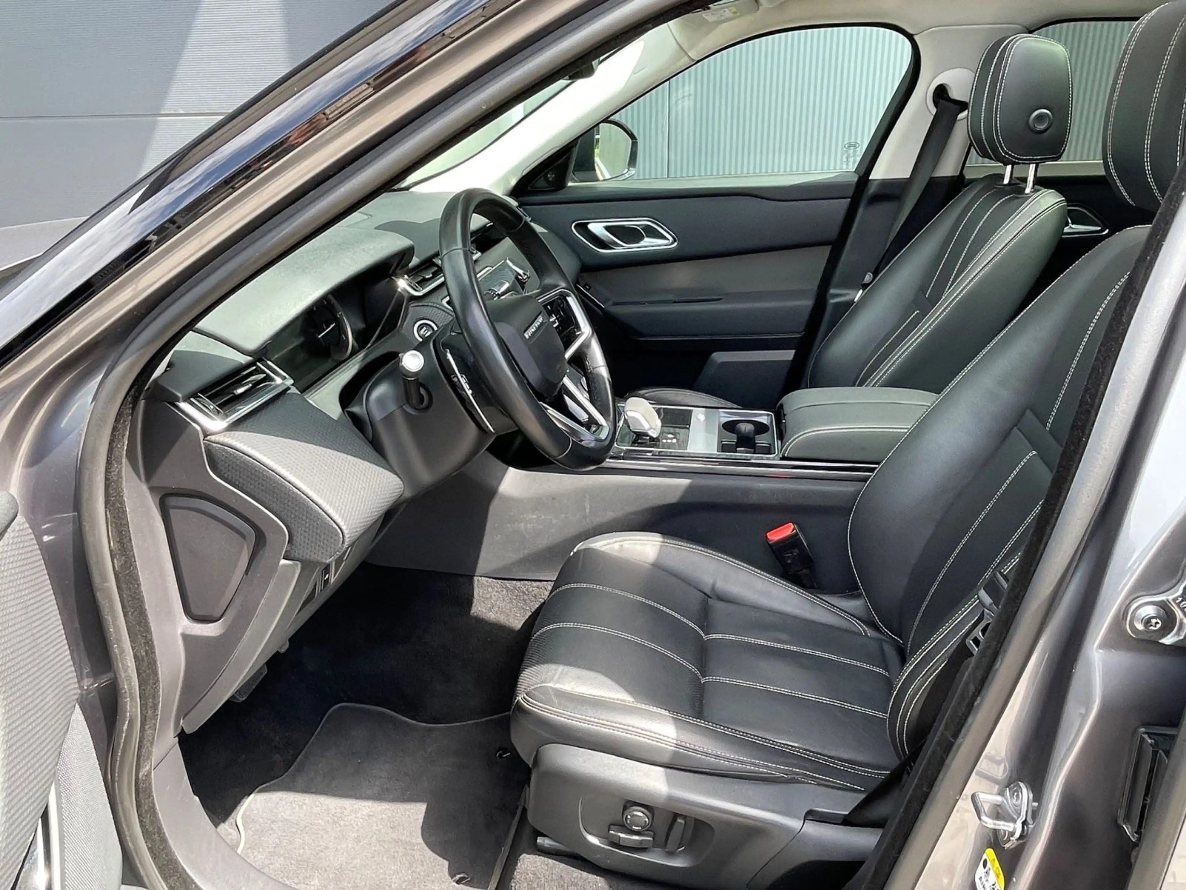 Land Rover Range Rover Velar D 200 AWD S/Pano/AHK/ACC/MWST — photo 12