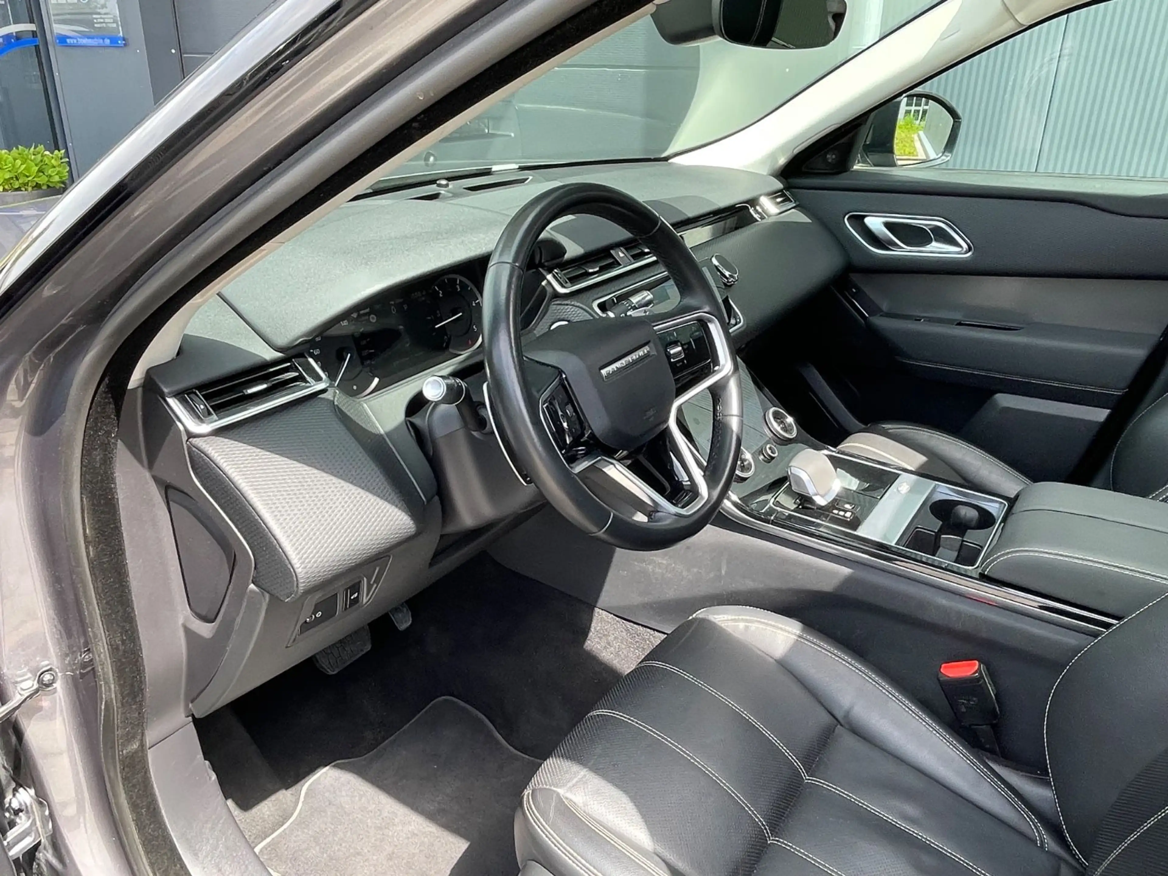Land Rover Range Rover Velar D 200 AWD S/Pano/AHK/ACC/MWST — photo 11