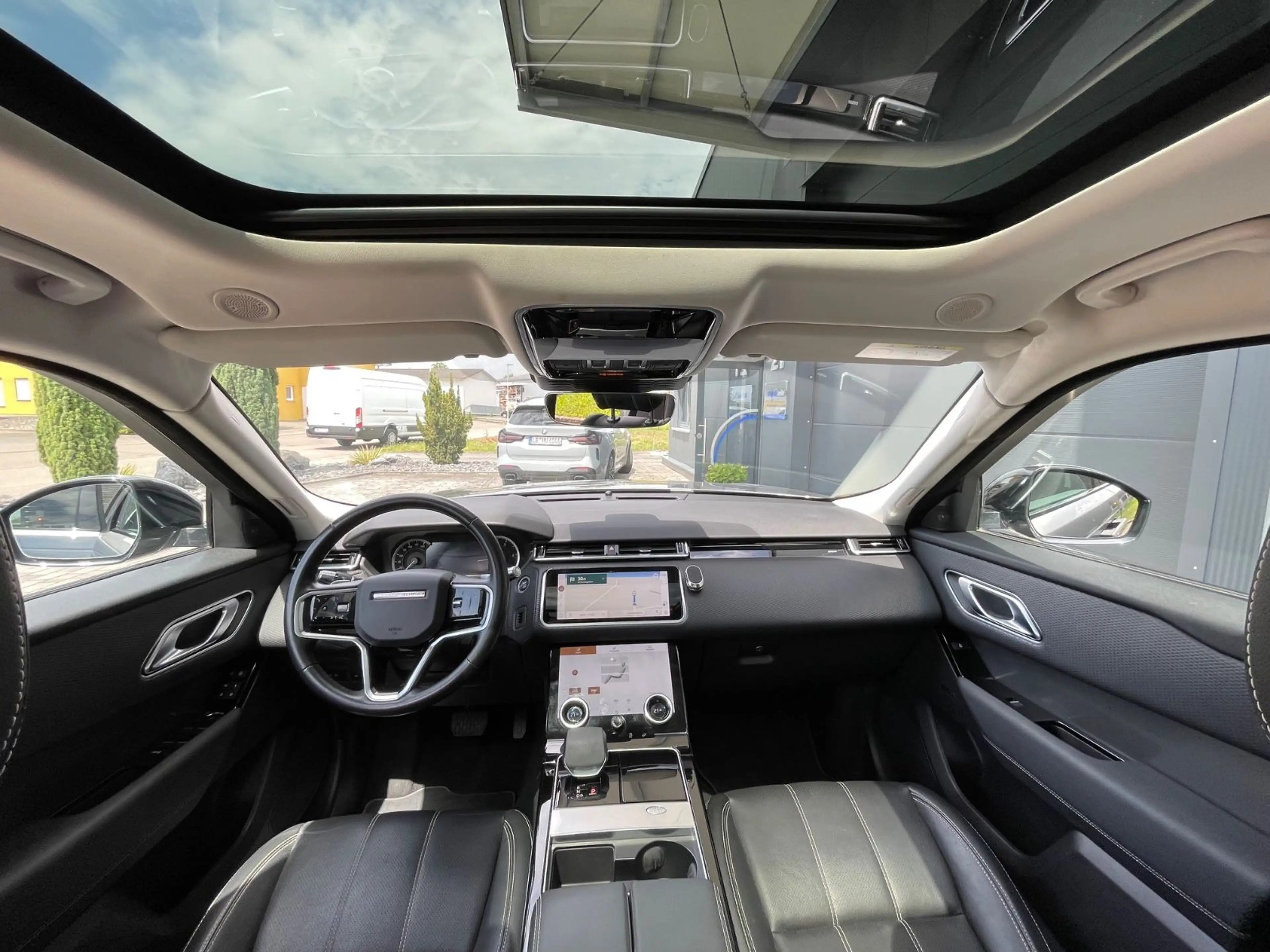 Land Rover Range Rover Velar D 200 AWD S/Pano/AHK/ACC/MWST — photo 15