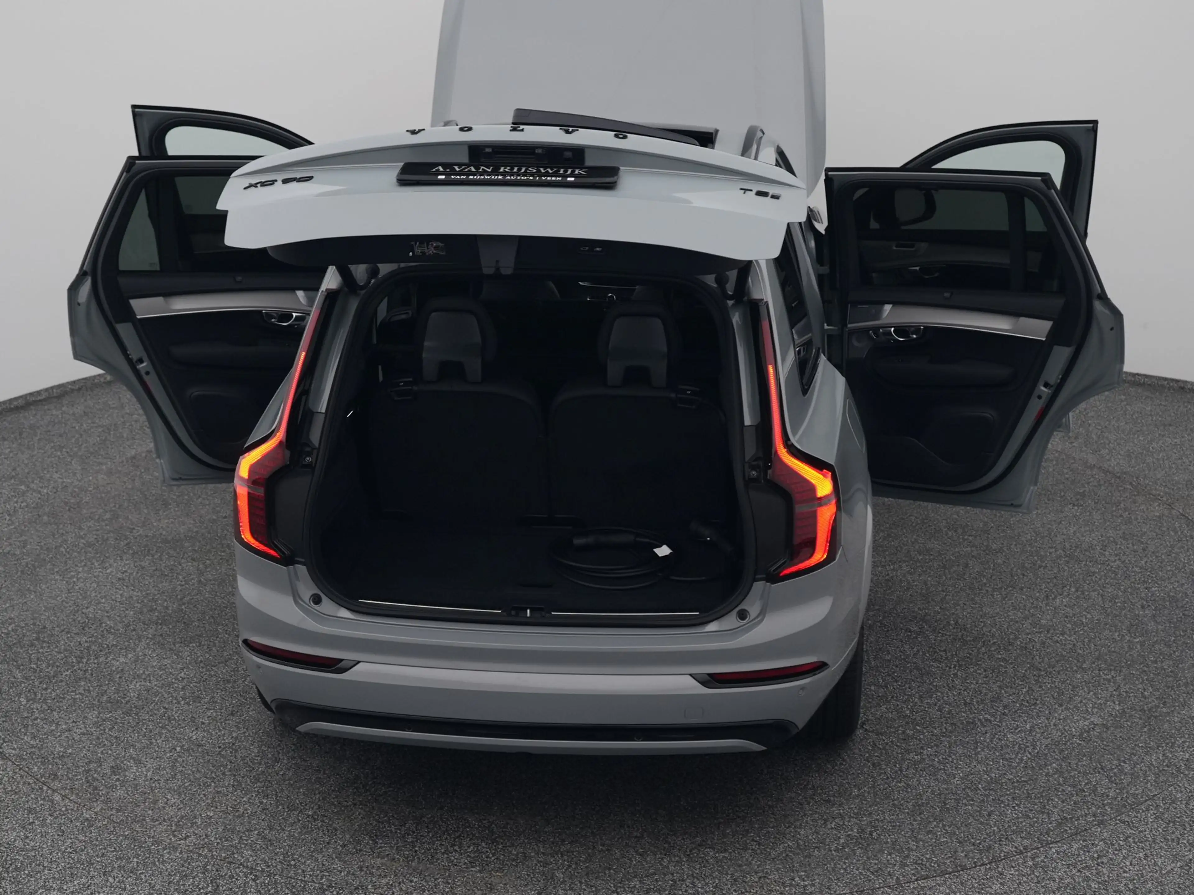 Volvo XC90 2.0 T8 Plug-in hybrid AWD Ultra Black Edition 7-Pe — photo 29