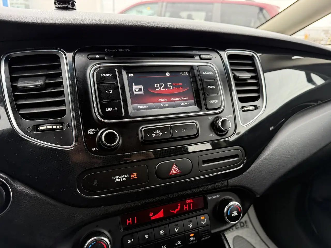 Kia Rondo снимка Kia Rondo