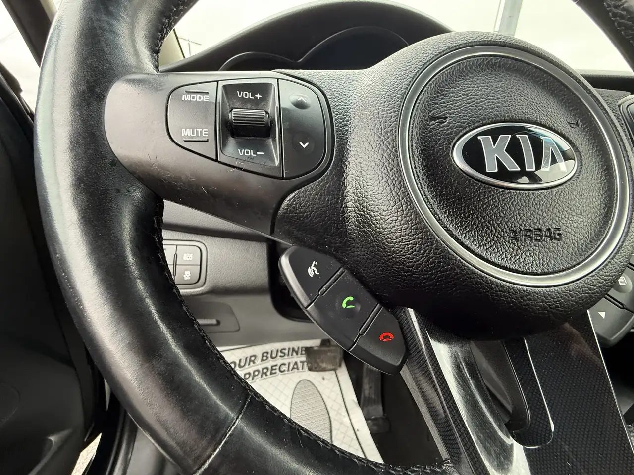 Kia Rondo снимка Kia Rondo