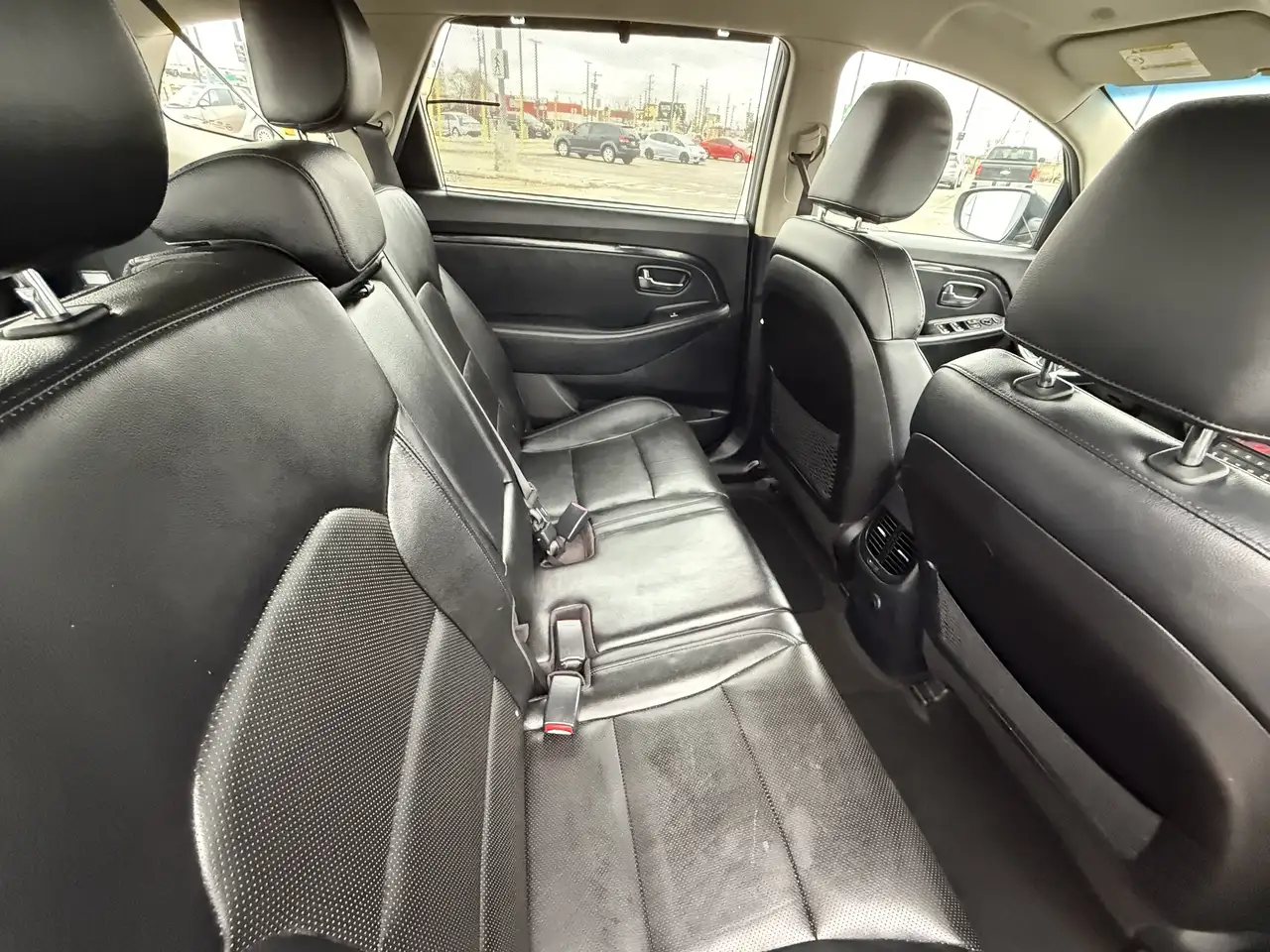Kia Rondo снимка Kia Rondo