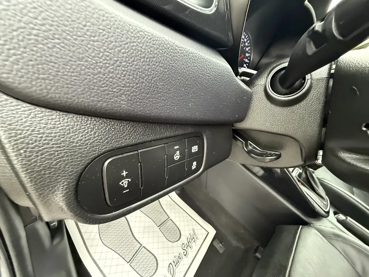 Kia Rondo снимка Kia Rondo