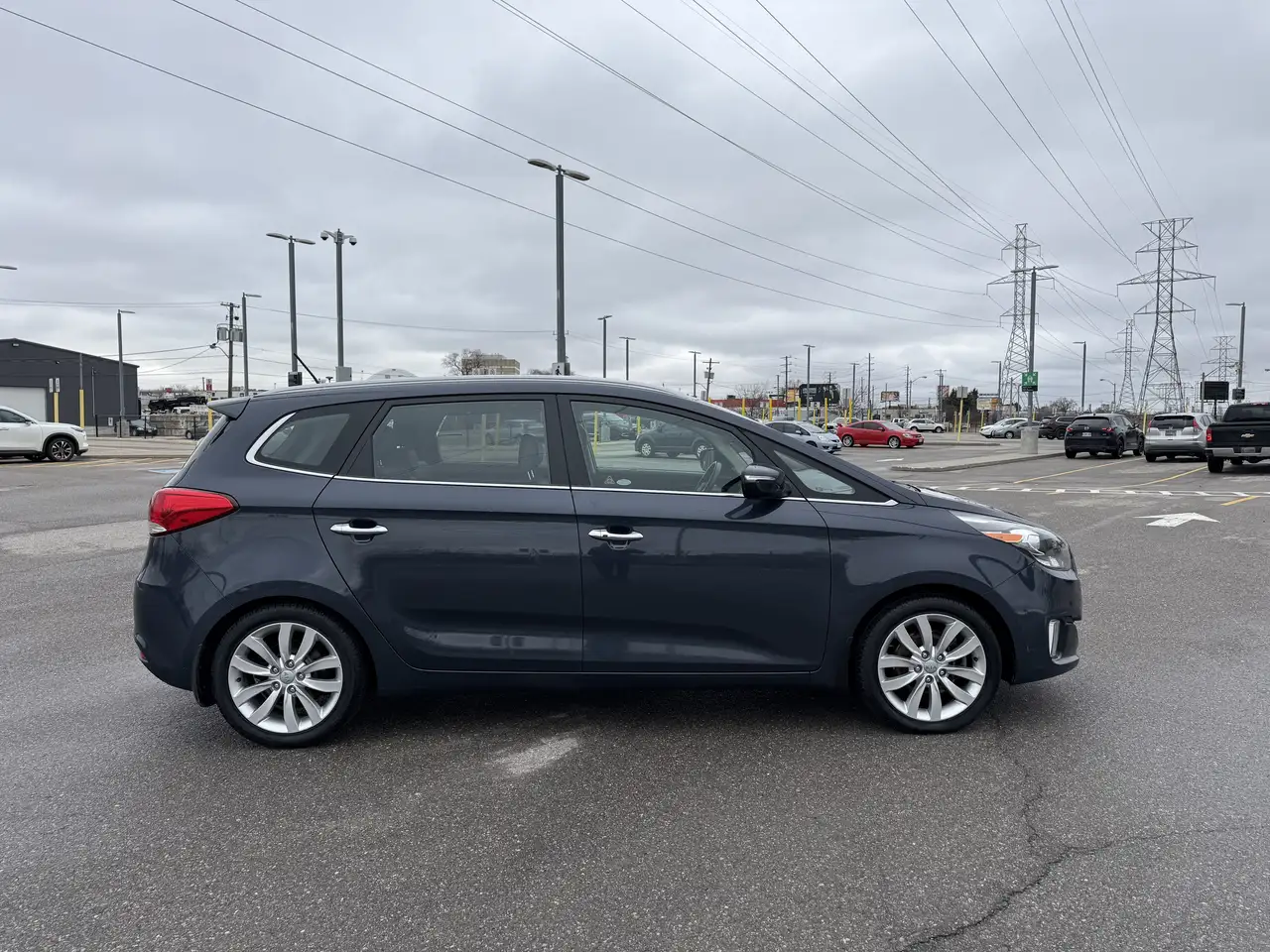 Kia Rondo снимка Kia Rondo