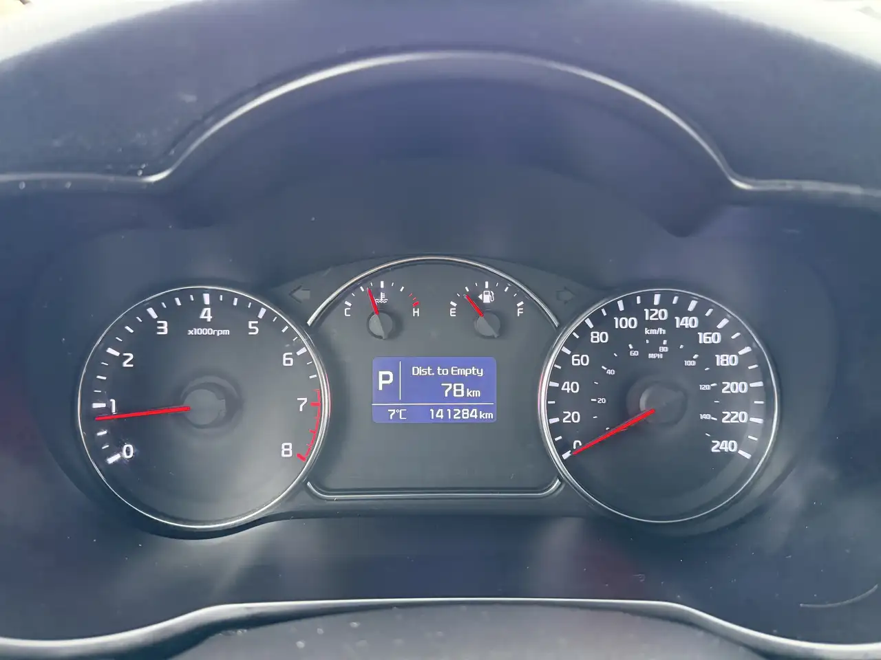 Kia Rondo снимка Kia Rondo
