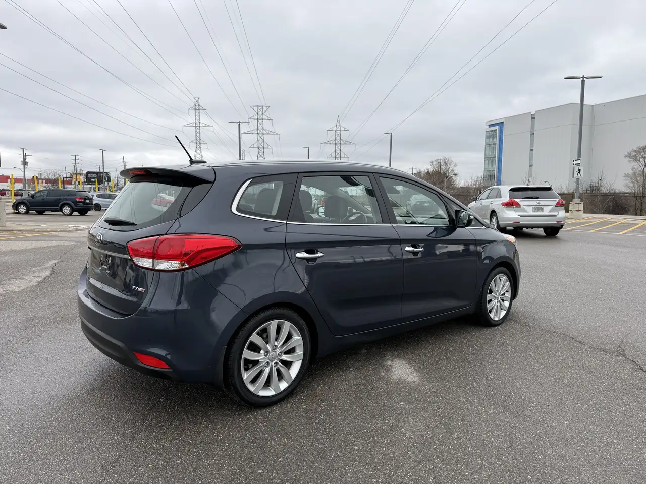 Kia Rondo снимка Kia Rondo