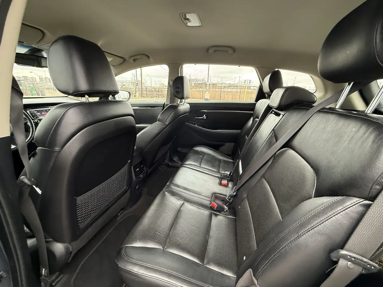 Kia Rondo снимка Kia Rondo