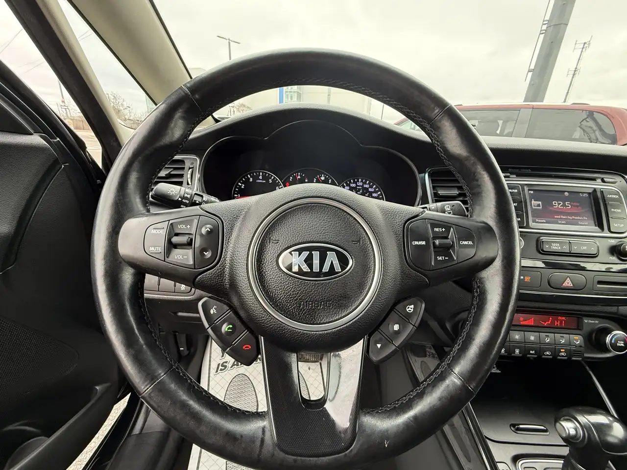 Kia Rondo снимка Kia Rondo