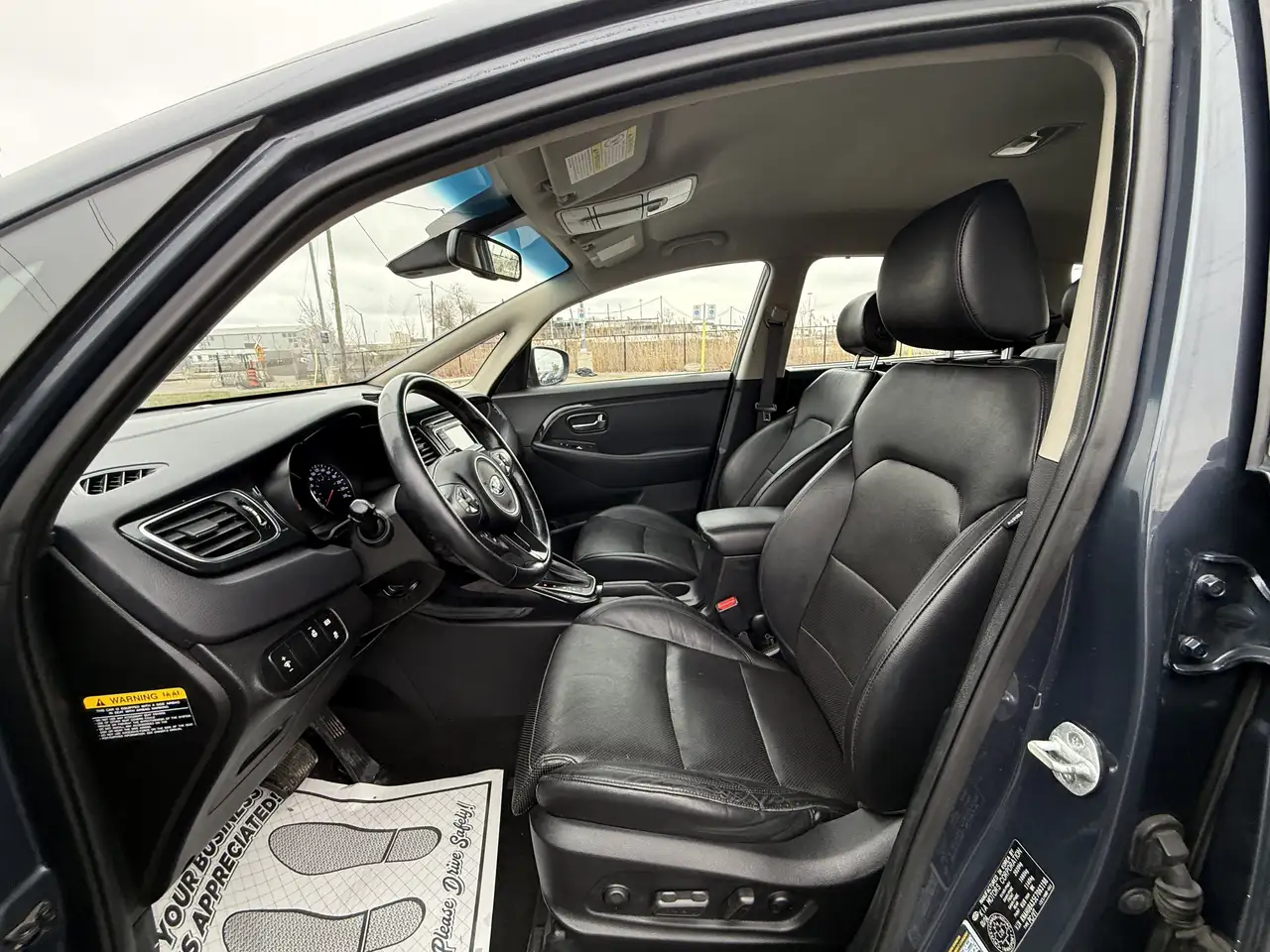 Kia Rondo снимка Kia Rondo