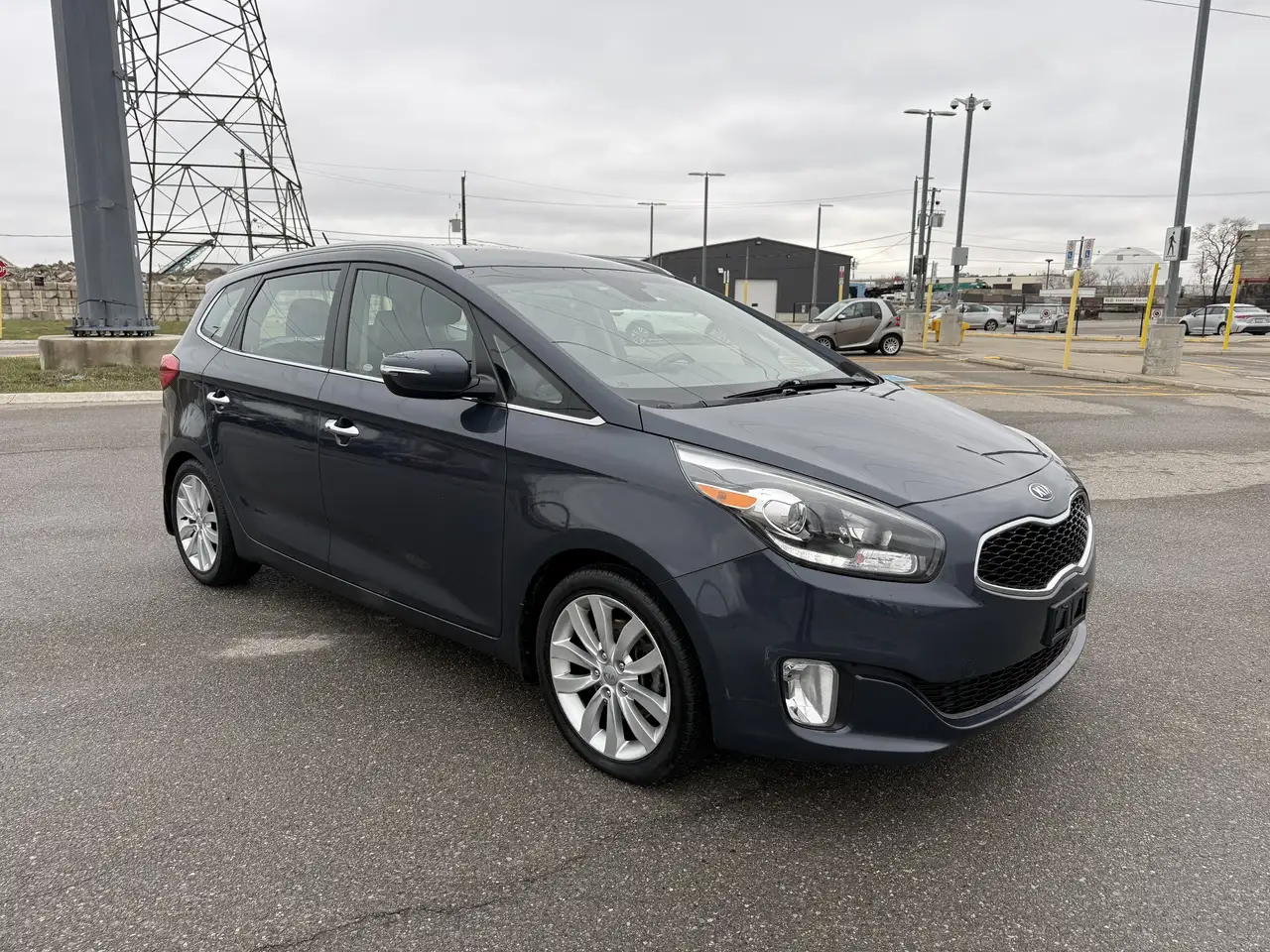 Kia Rondo снимка Kia Rondo