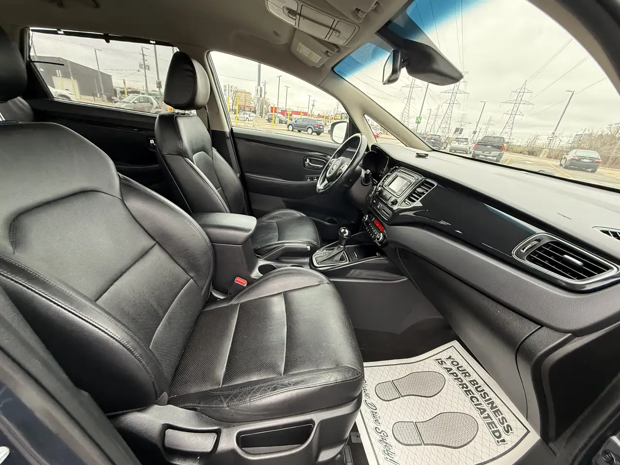 Kia Rondo снимка Kia Rondo