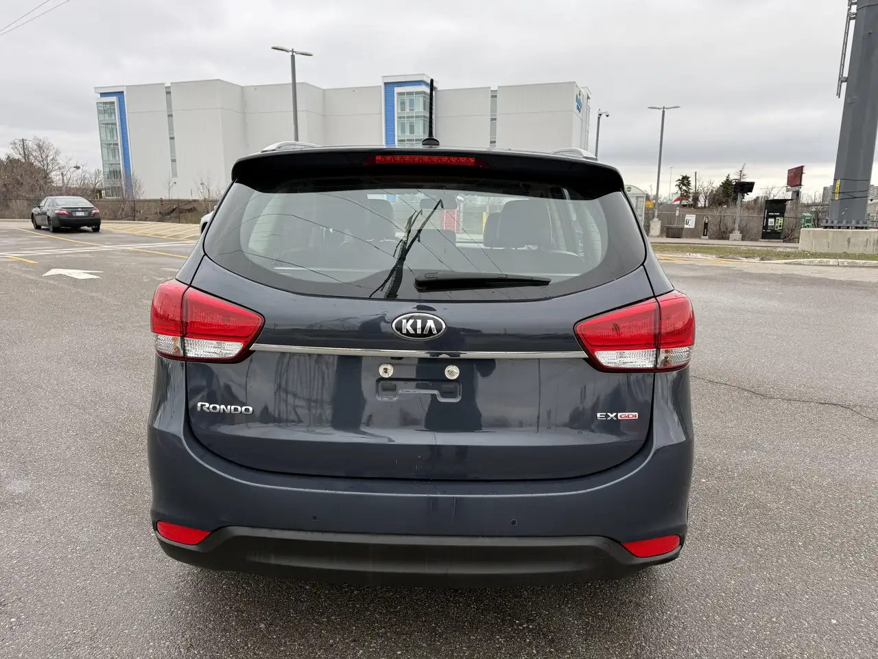 Kia Rondo снимка Kia Rondo