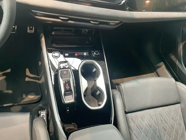 Audi A6 view 14