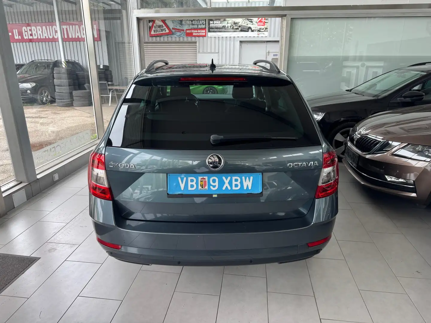 Skoda Octavia Octavia Combi 2,0 TDI Style DSG Style Gris - 2