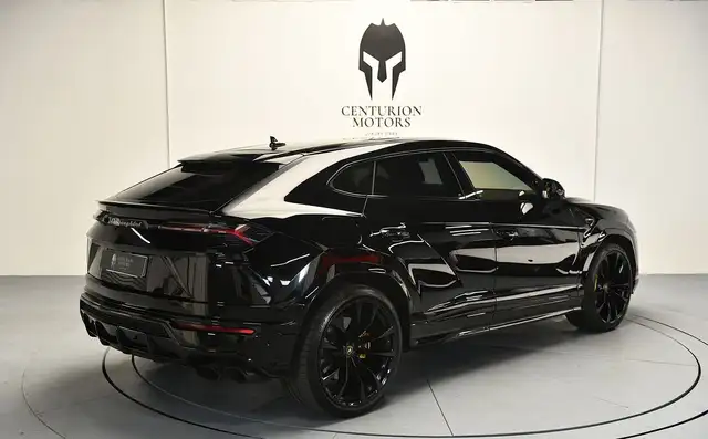 Lamborghini Urus view 4