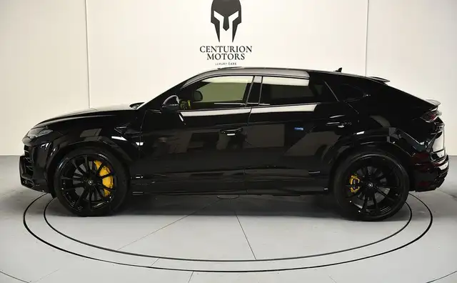 Lamborghini Urus view 6