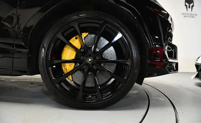 Lamborghini Urus view 7