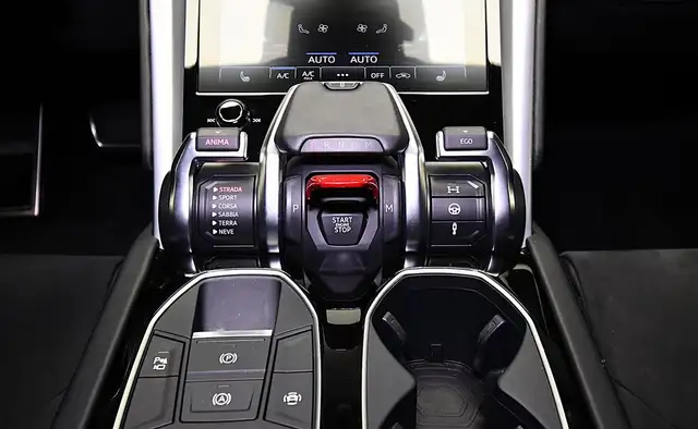 Lamborghini Urus view 11