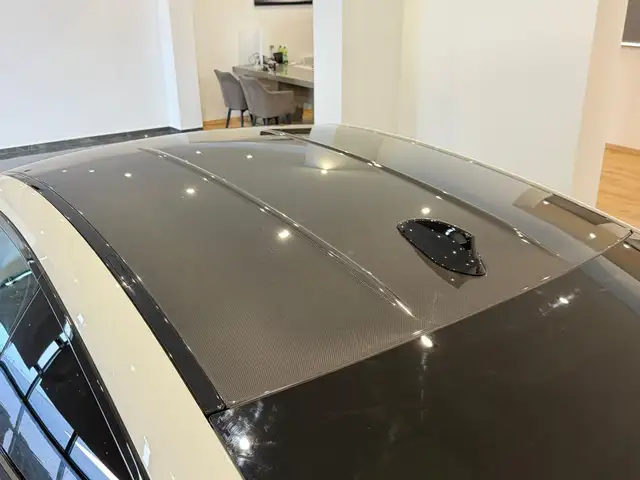 BMW M4 Competition**Carbon Paket**Schalensitze**Harman-K Ansicht 11