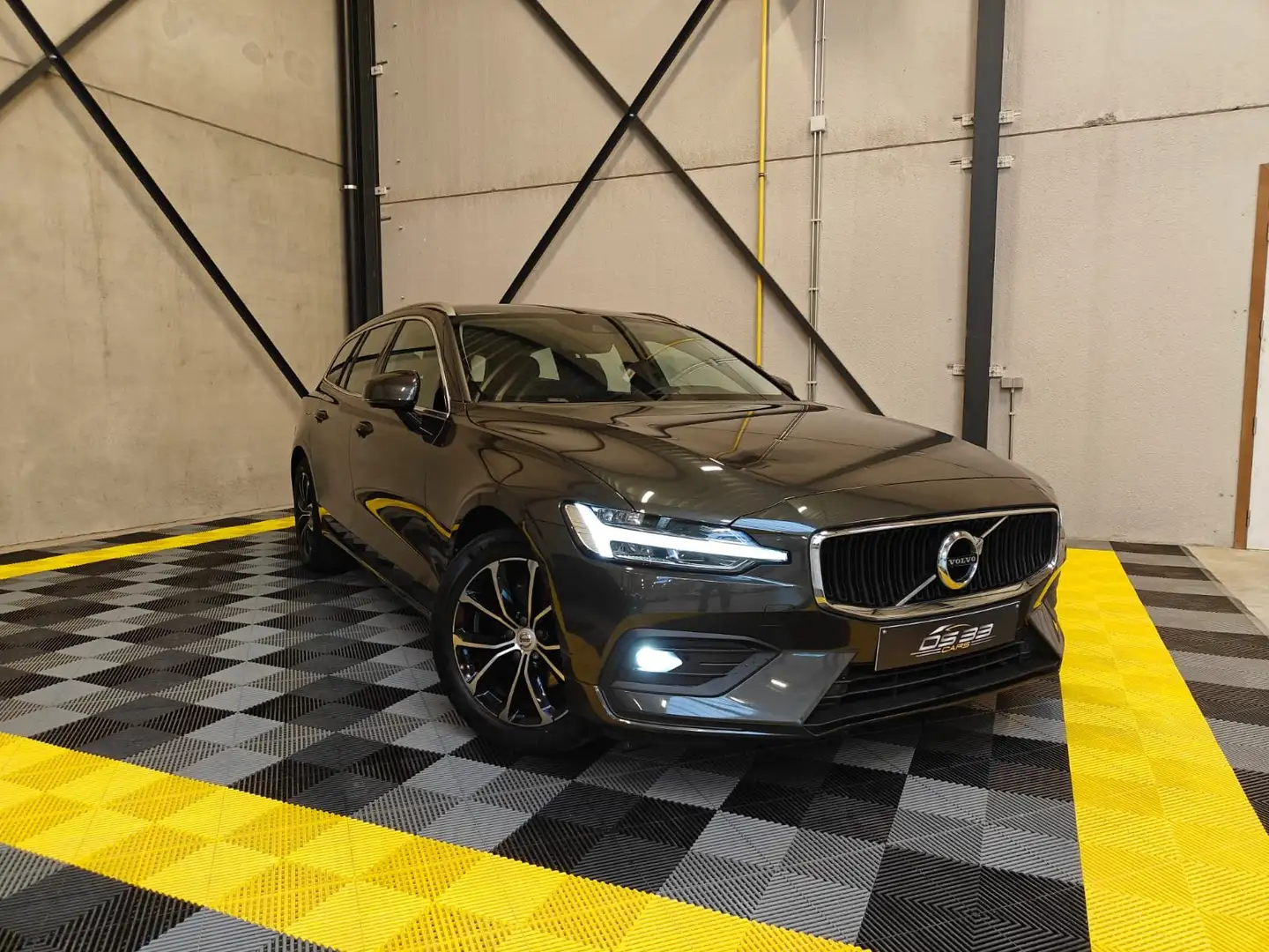 Volvo V60 V60 D3 LED/VerwLeder/Keyless/CAM/DodeHoek/ElKoffer - 2