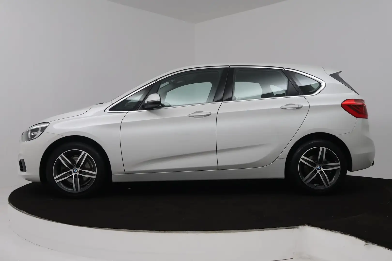 BMW 220 2-serie Active Tourer 220i M Sport (STOELVERWARMIN Wit - 2