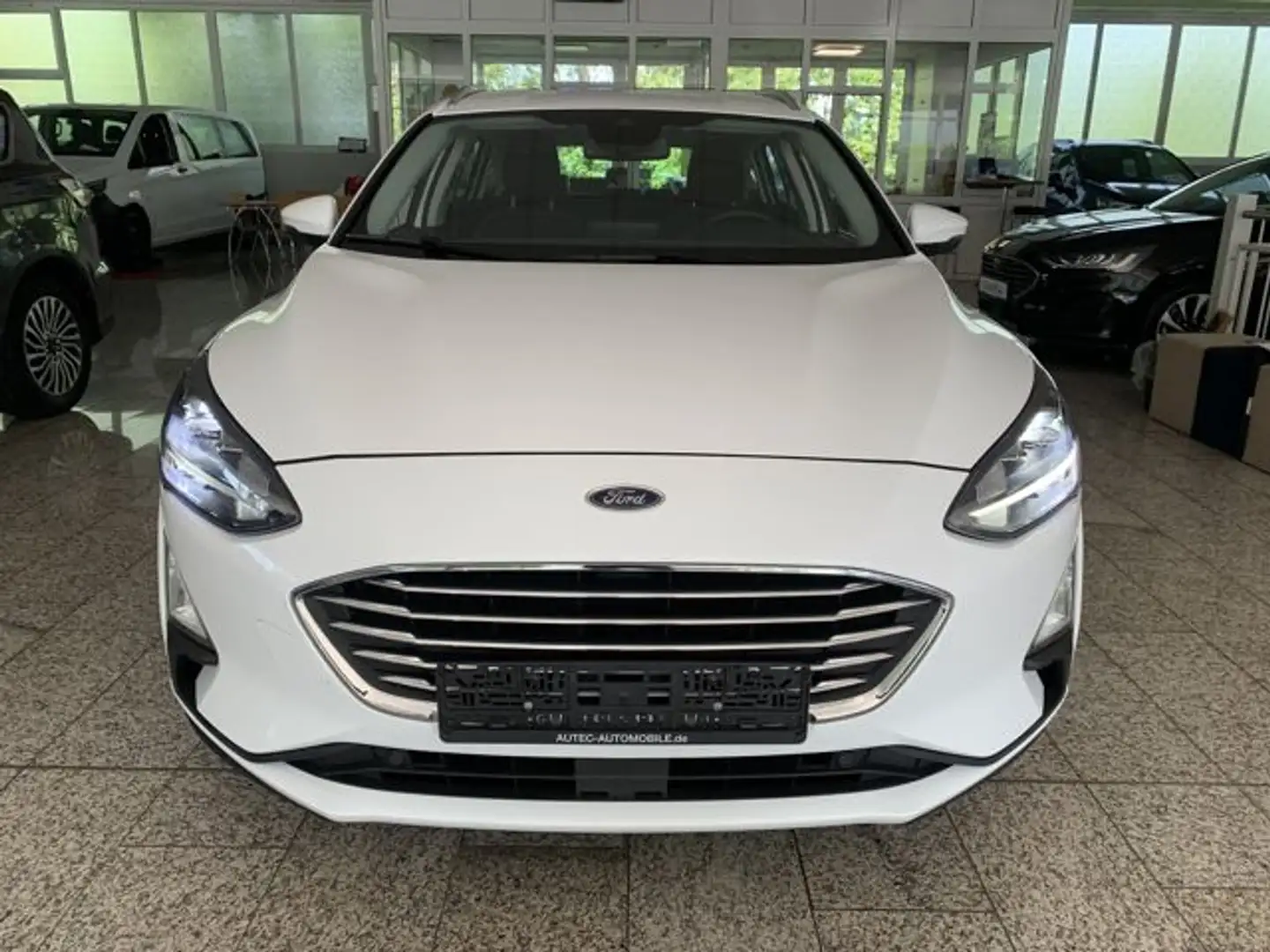 Ford Focus Turnier Titanium 2.0 AHK+LED+KAMERA+KEYL. Weiß - 2