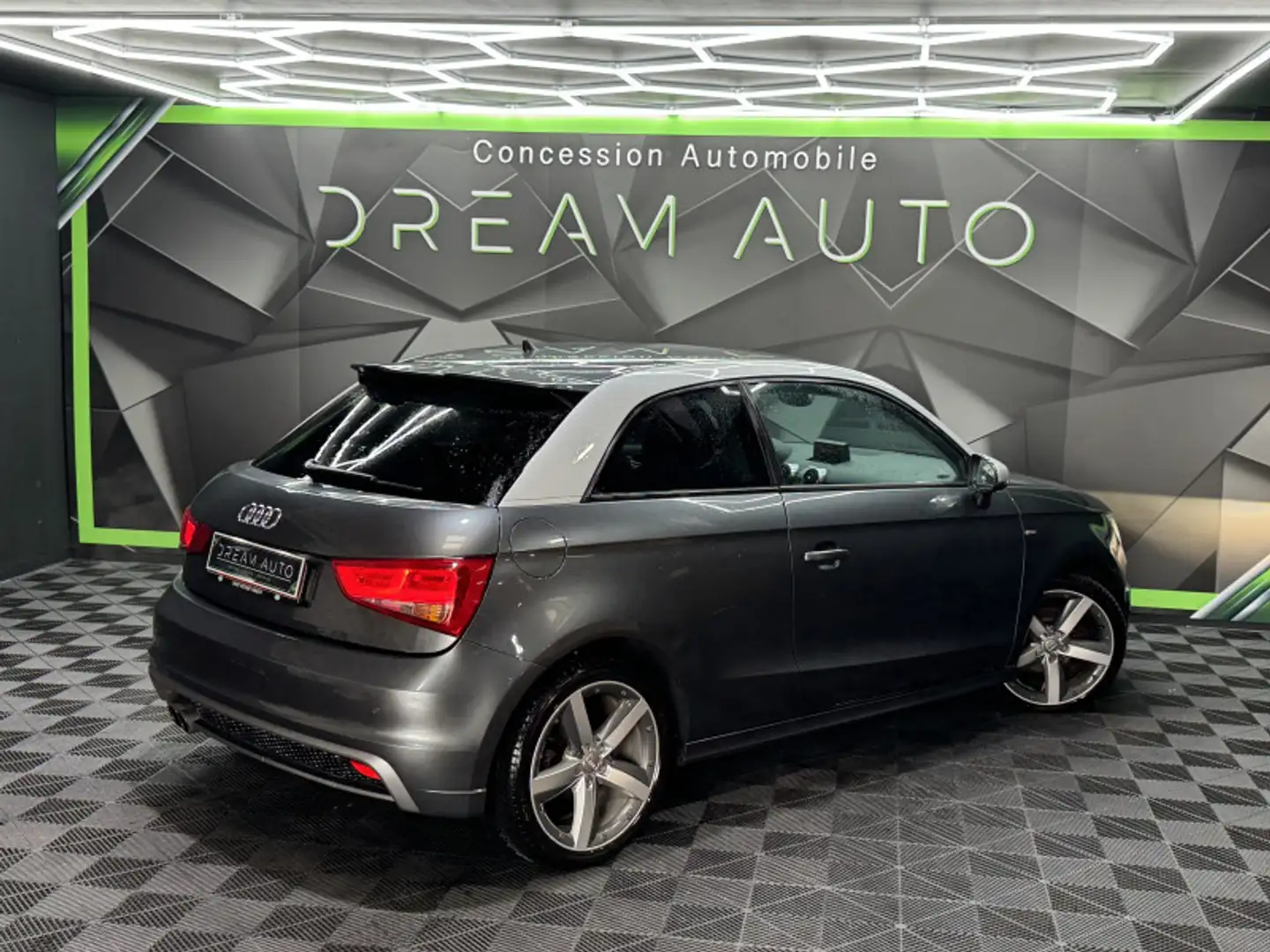 Audi A1 1.4 TFSI 122CH S LINE Gris - 2
