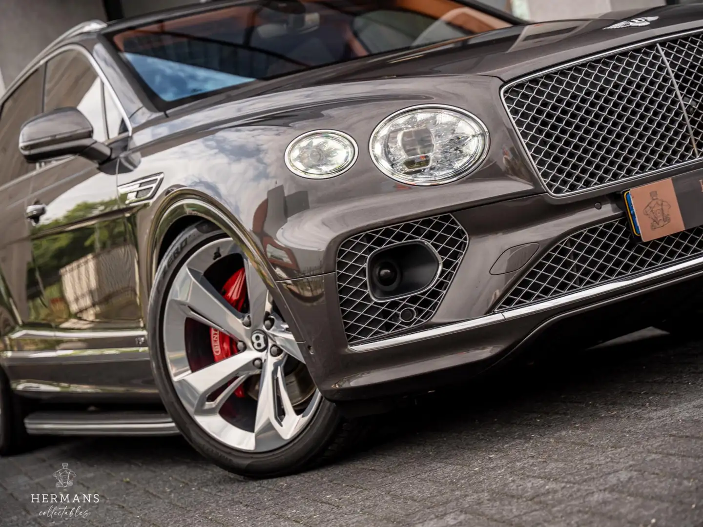 Bentley Bentayga 4.0 V8 / First owner / Mulliner / Pano / Massage Grijs - 2
