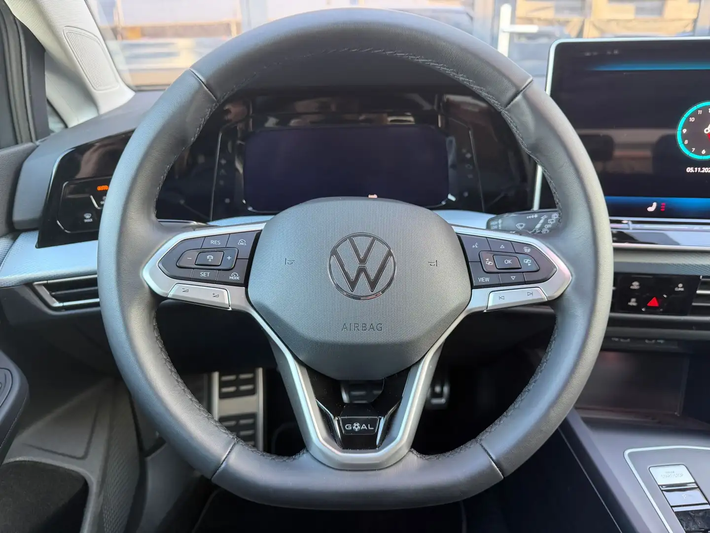 Volkswagen Golf 1.5 eTSI GOAL edition| Navigatie |Apple Carplay|PD Grijs - 2