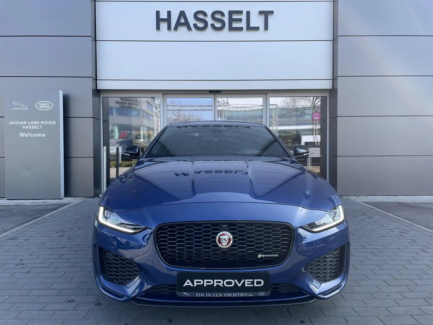 Jaguar XE R-Dynamic SE Bleu - 2