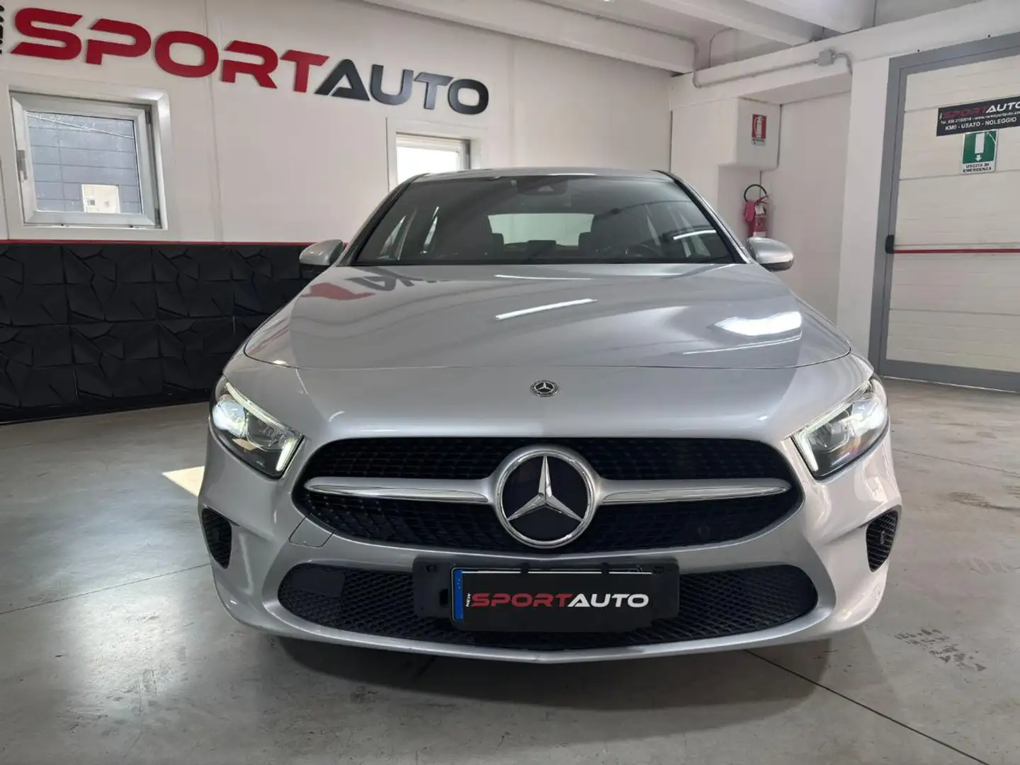Mercedes-Benz A 180 d Automatic Business Sport Zilver - 2