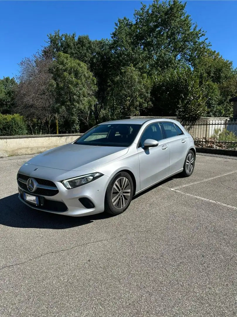 Mercedes-Benz A 180 d Automatic Business Sport Silber - 1