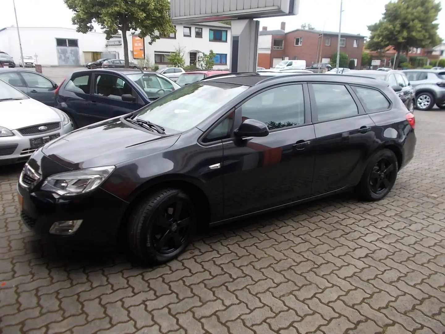 Opel Astra J Sports Tourer Edition TÜV NEU Zwart - 2