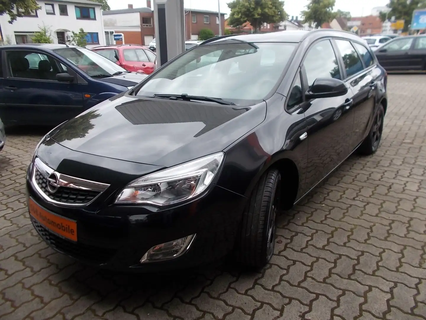 Opel Astra J Sports Tourer Edition TÜV NEU Zwart - 1