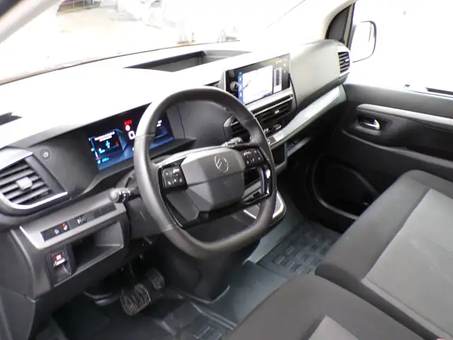 Citroen Spacetourer view 9