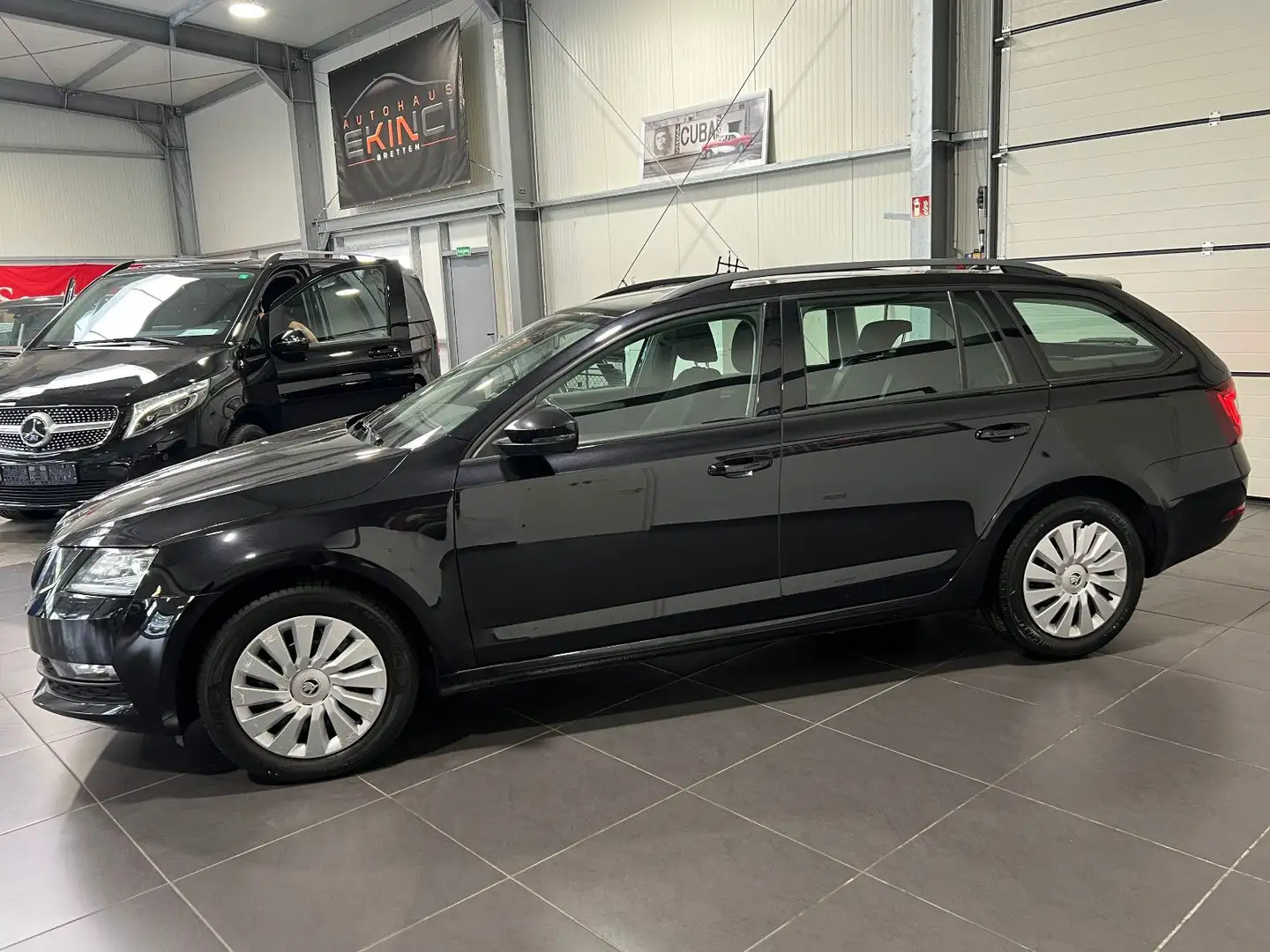 Skoda Octavia 2.0 TDi Combi Automatik *Navi*Temp*LED* Noir - 2
