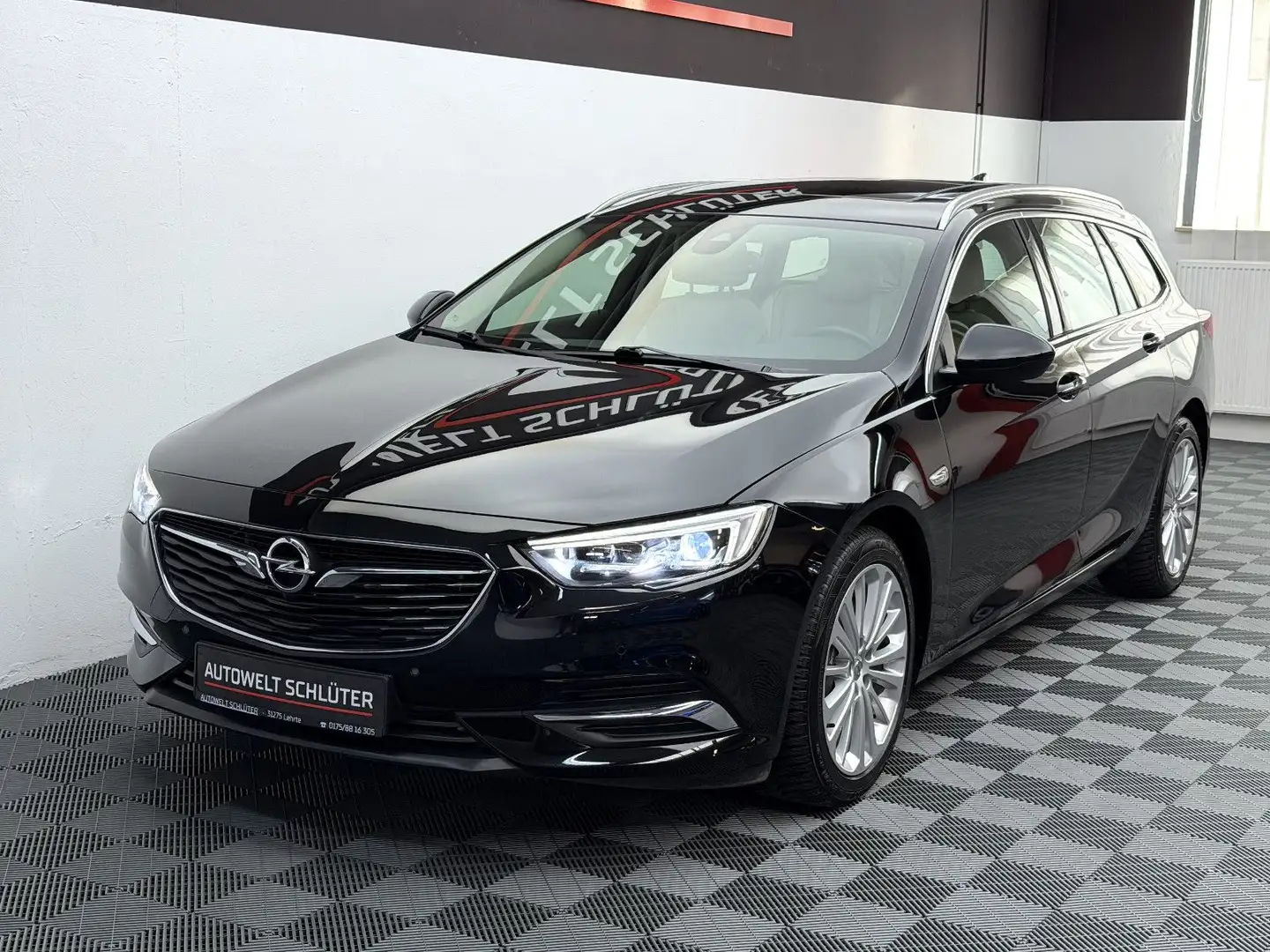 Opel Insignia B Sports Tourer Innovation 4x4 Autom Schwarz - 1