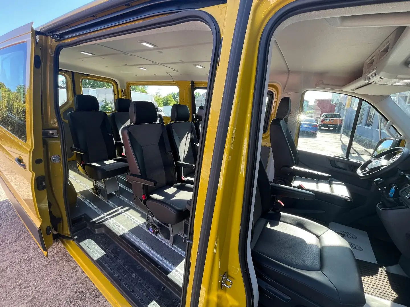 Volkswagen Crafter CRAFTER 2.0TDI 8 SITZER TEMP. KLIMA AHK 1.HAND Jaune - 2