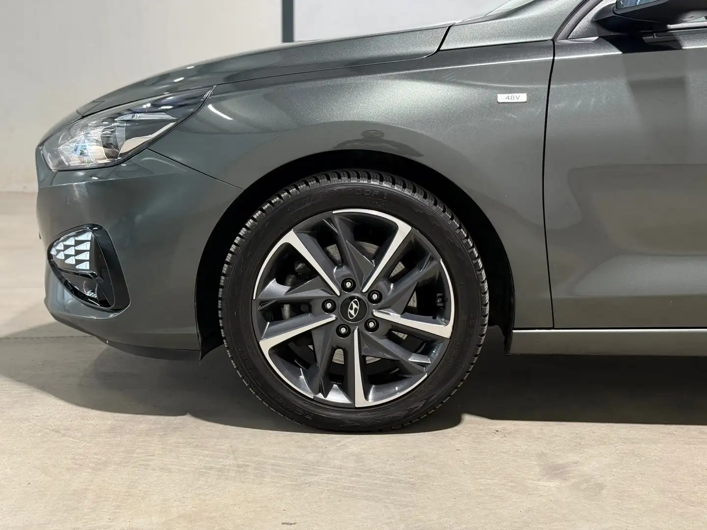 Hyundai i30 1.0 T-GDi MHEV Comfort 2023 CAMERA DAB+ CRUISE CLI Grijs - 2