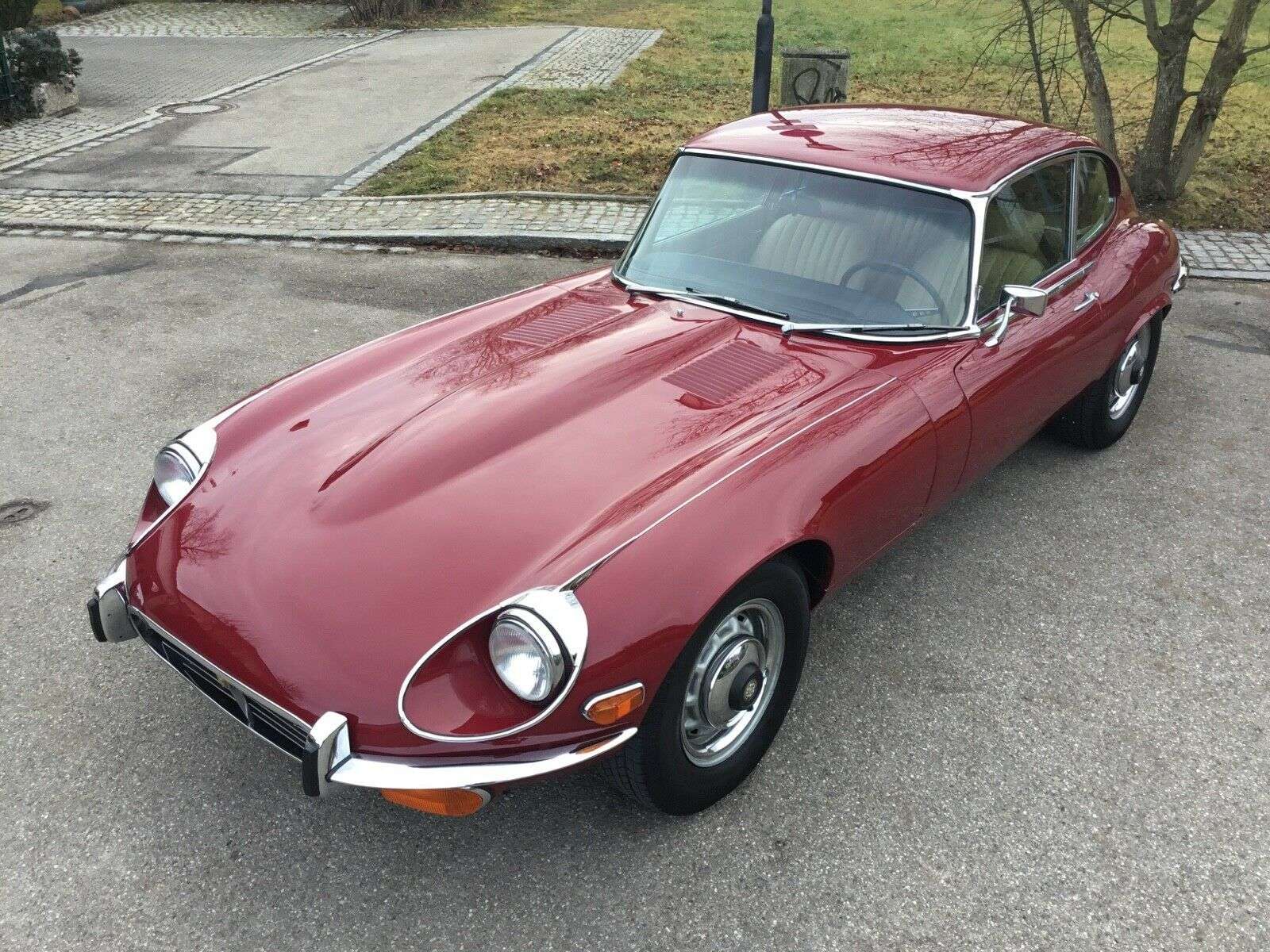 Second hand Jaguar E-Type 