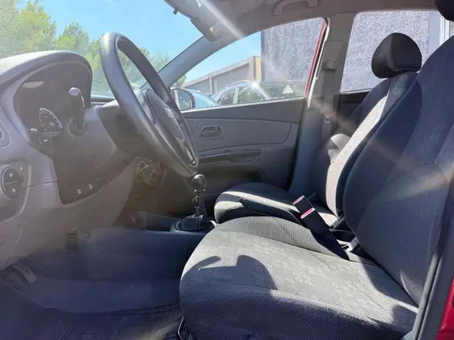 Kia Rio view 9