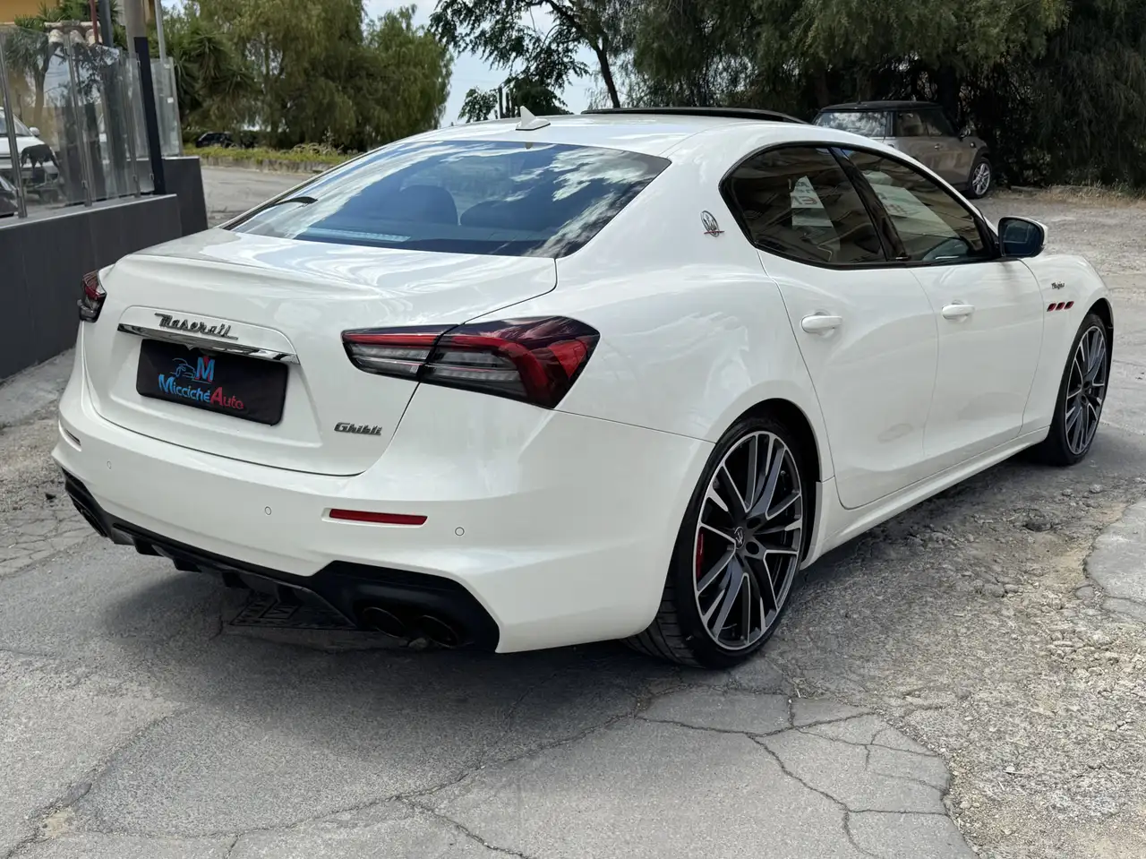 Maserati Ghibli 2021 — фото 16
