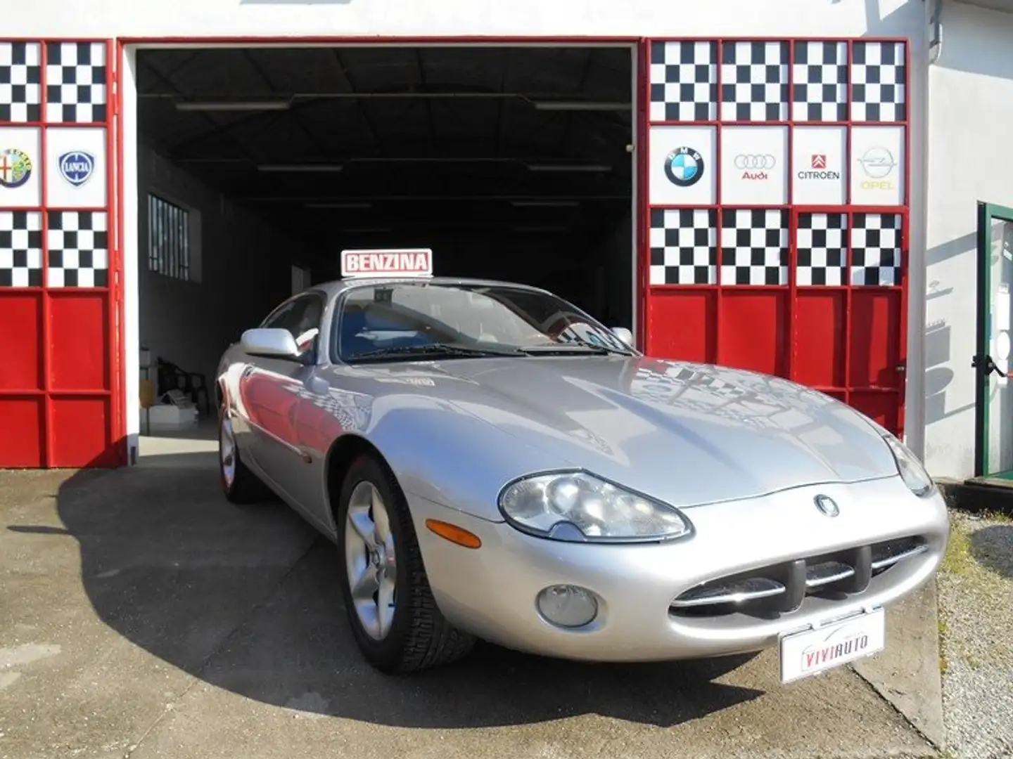 Jaguar XK8 Coupe 4.0 Argento - 1