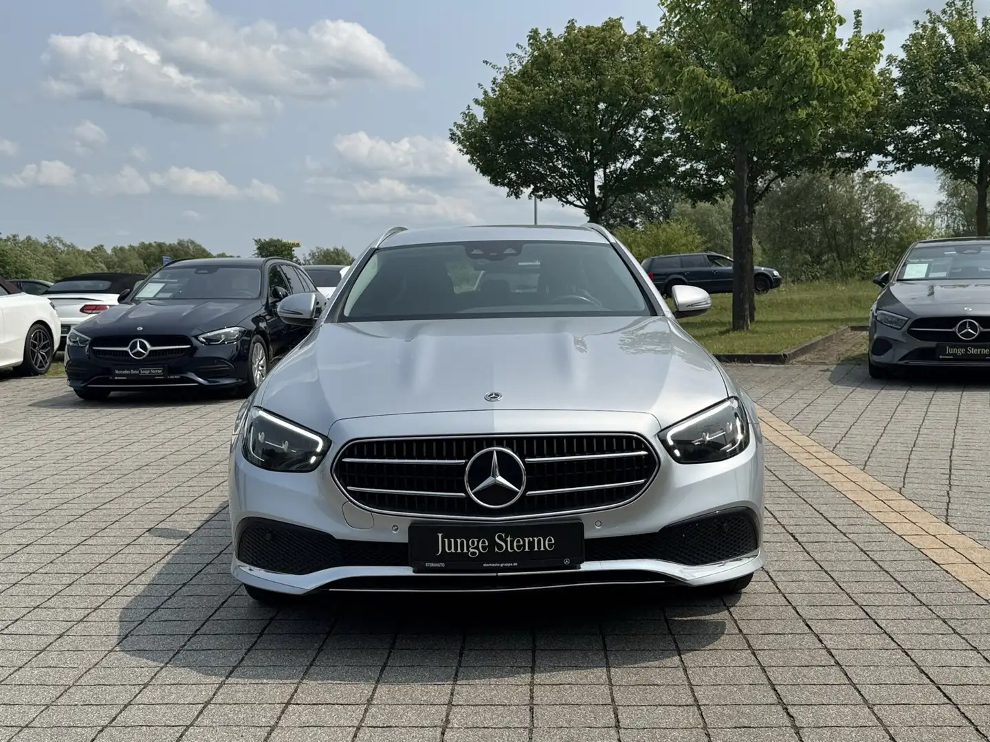 Mercedes-Benz E 220 E 220 T d Avantgarde Navi Autom.Klima LED Sitzhzg. Silber - 2