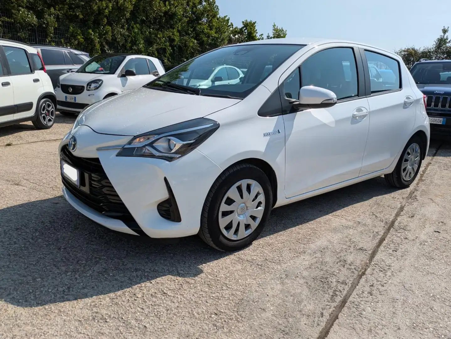 Toyota Yaris COOL 1.5h 73cv SAFETYPACK CLIMA AUTO Bianco - 2