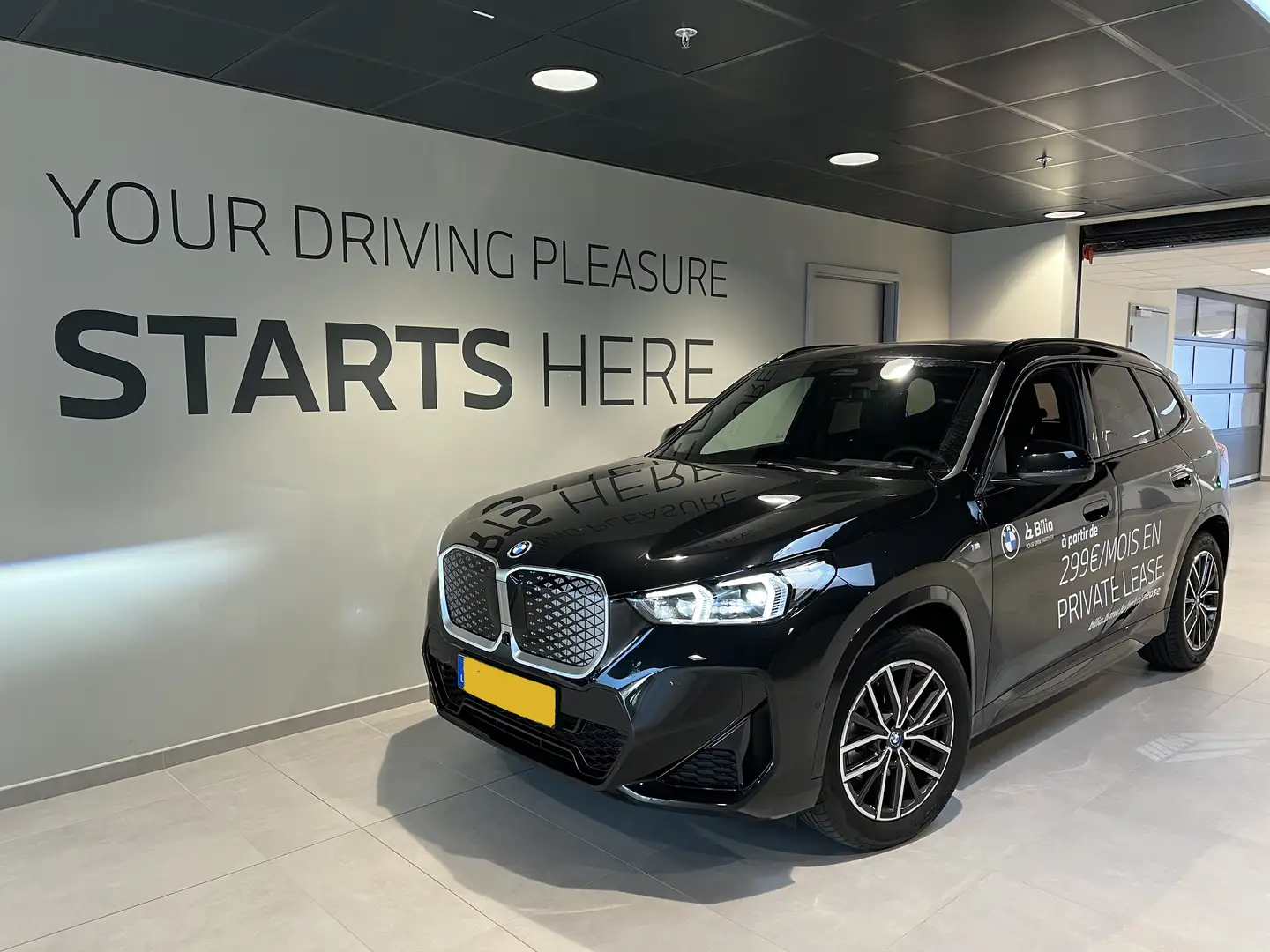 BMW iX1 iX1 eDrive20 M Sportpaket Noir - 1