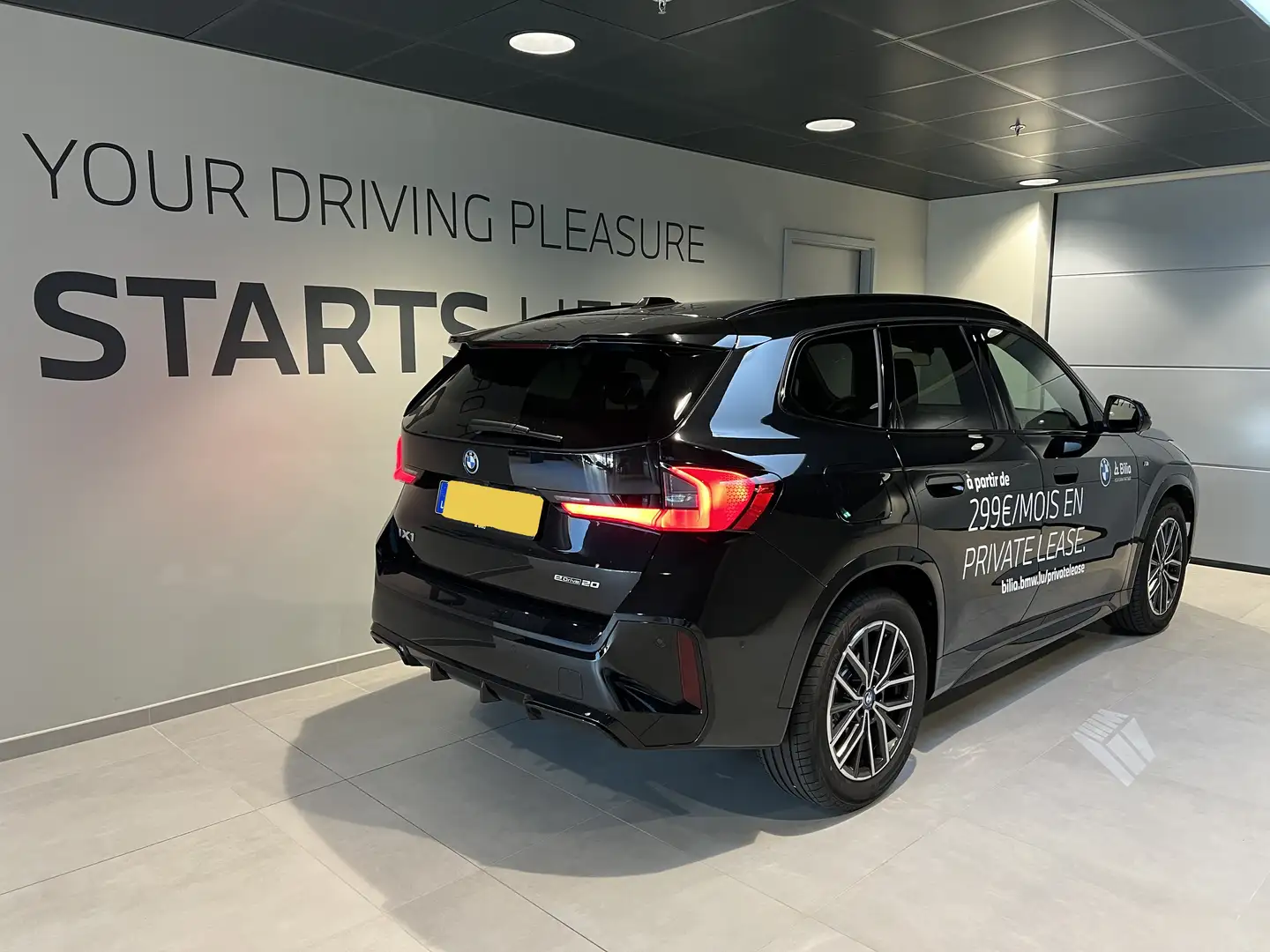 BMW iX1 iX1 eDrive20 M Sportpaket Noir - 2