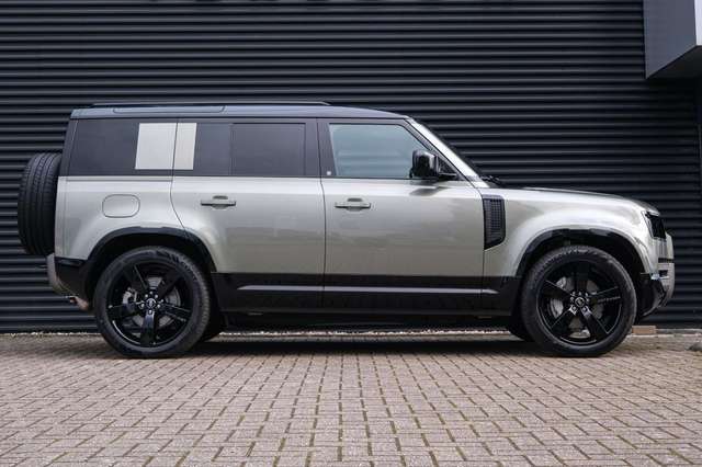 Land Rover Defender 110 P300e X-Dynamic HSE